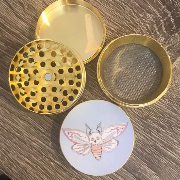 Moth Grinder 🦋 - Picture 2 of 3